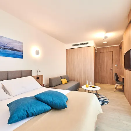 Garden Plava Laguna Hotel 4*