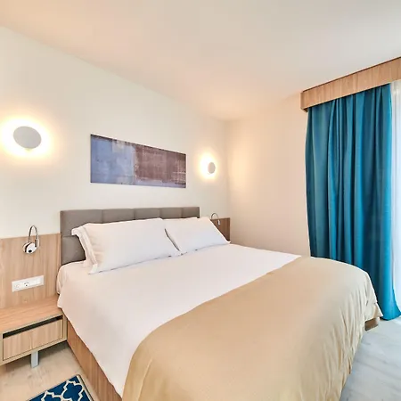 Garden Plava Laguna Hotel 4*